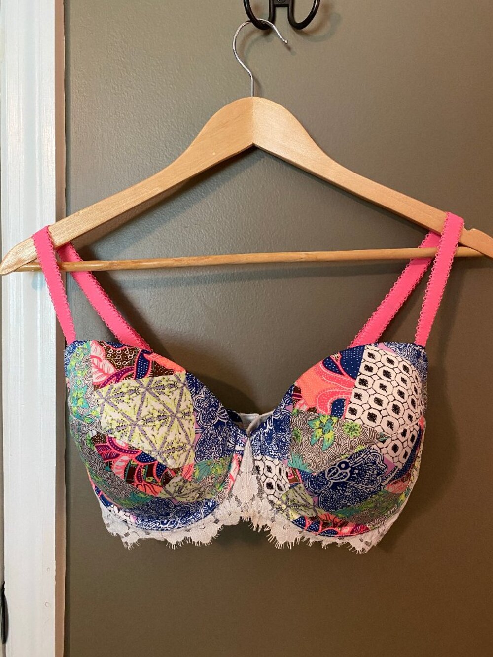 Victoria’s Secret - 34DDD - Dream Angels Floral Lace Lined Demi Bra Multicolor